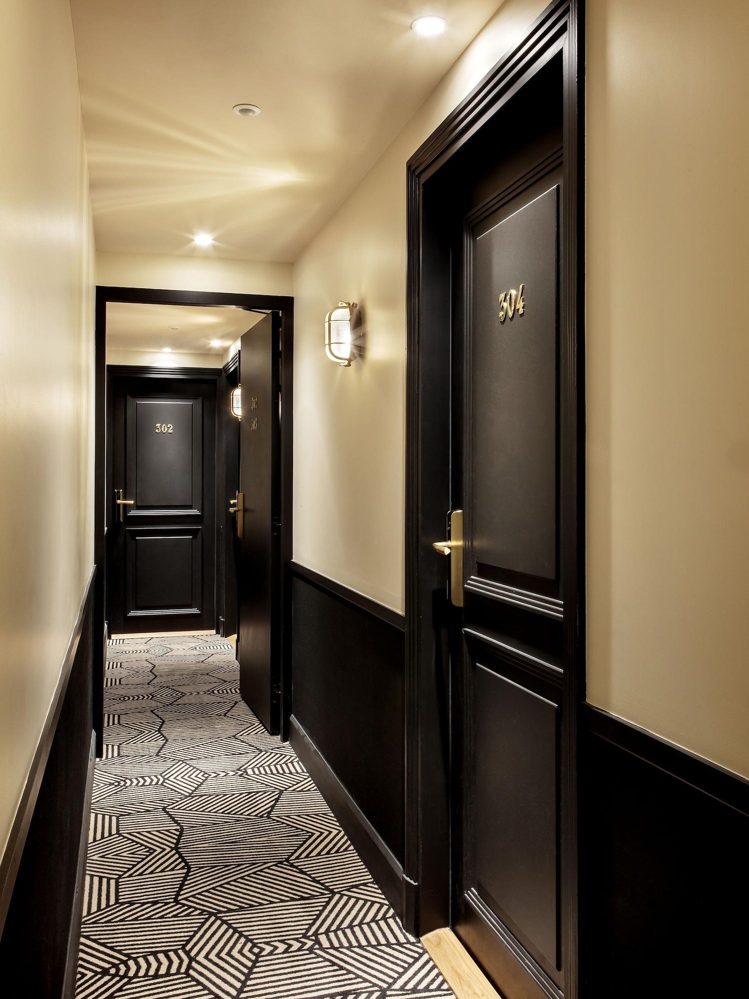 Newhotel Le Voltaire Parigi Esterno foto