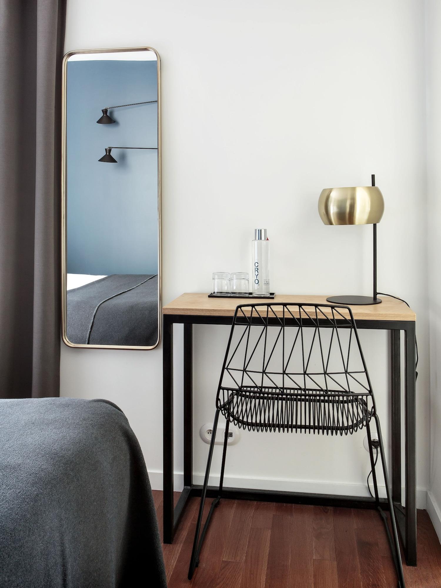 Newhotel Le Voltaire Parigi Esterno foto