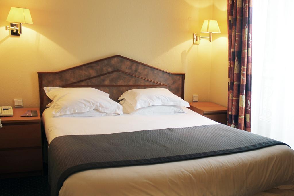 Newhotel Le Voltaire Parigi Esterno foto