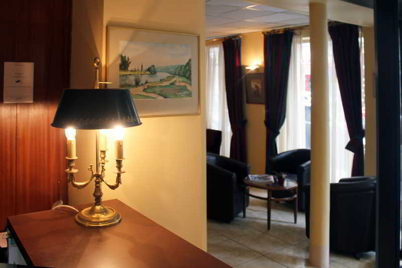 Newhotel Le Voltaire Parigi Esterno foto