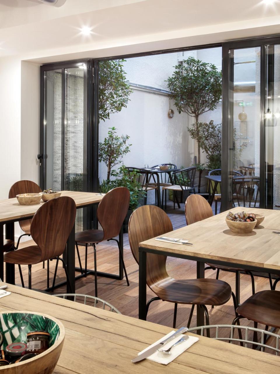 Newhotel Le Voltaire Parigi Esterno foto